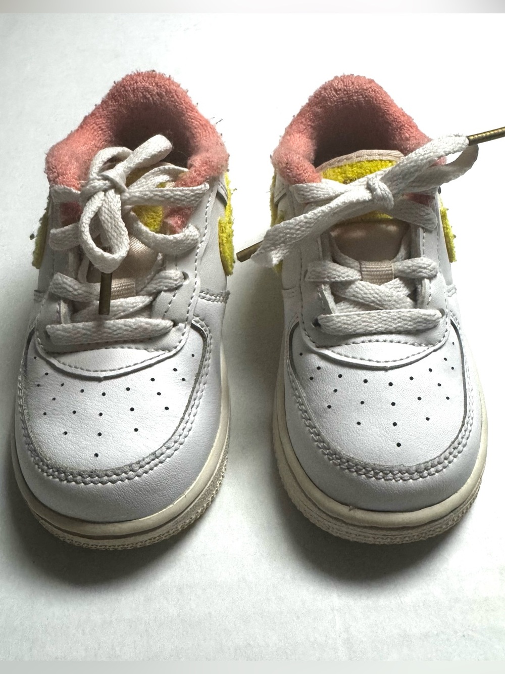 Nike Force 1 LV8 Sneaker In White/Yellow Strike-Phantom-Pearl Toddler Size: 7C